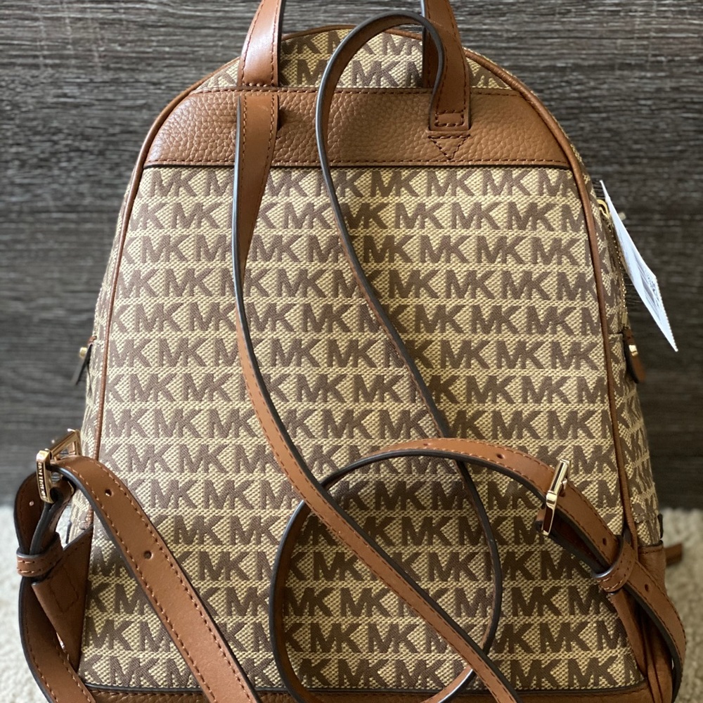 Michael Kors Rhea ZIP Backpack NEW Authentic - Picture 6 of 7